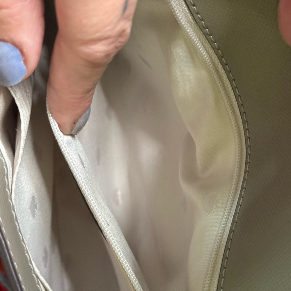 Kate Spade Gray Crossbody Bag with Chic Design - Picture 9 of 10